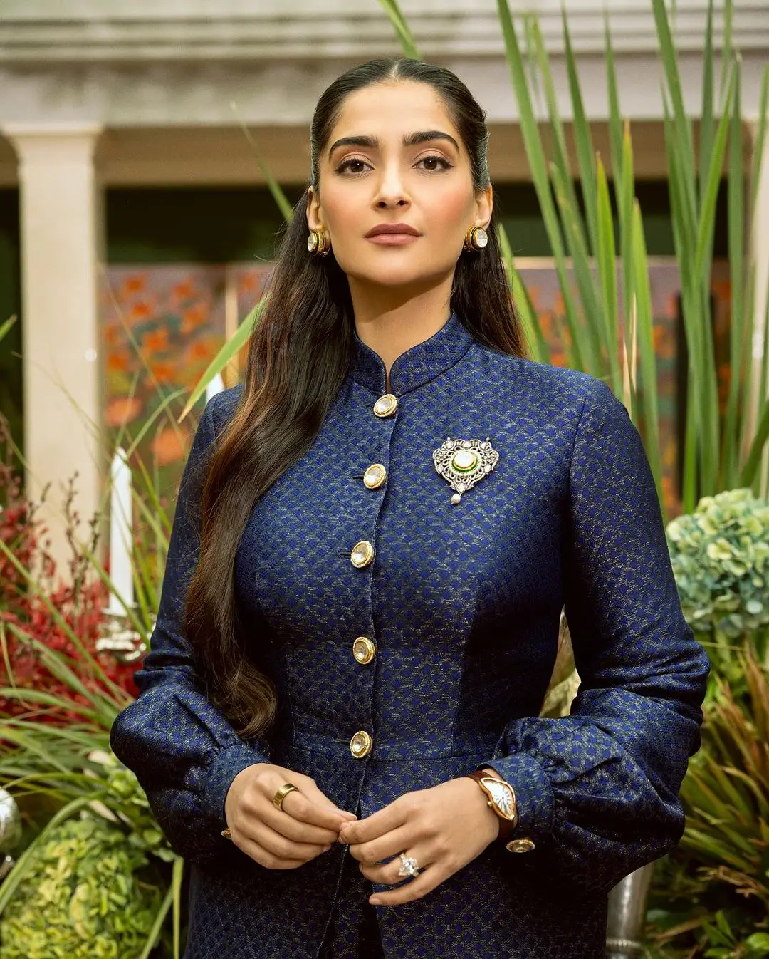 BOLLYWOOD ACTRESS SONAM KAPOOR PHOTOSHOOT IN BLUE COAT AND GOWN 3